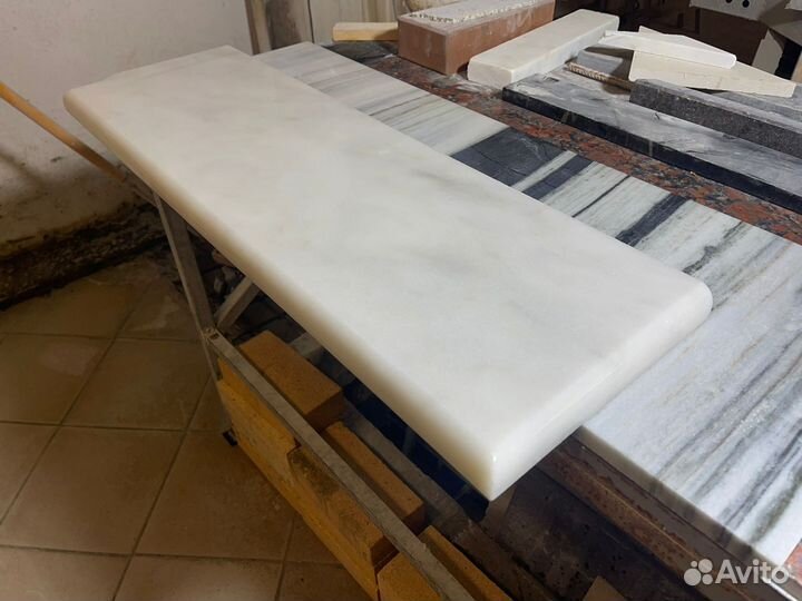 Подоконник из белого мрамора