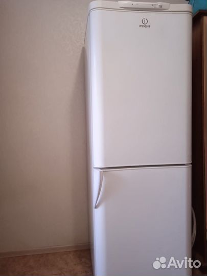 Продаётся двухкамерный холодильник 