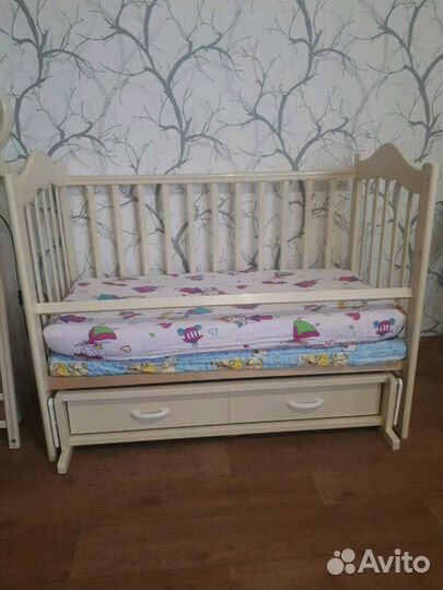 Кровать с матрасом и бортиками