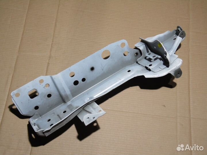 Панель передняя правая Тойота Приус 50