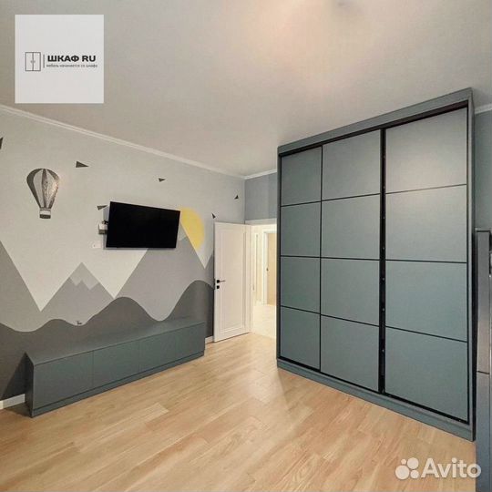 Книжный шкаф