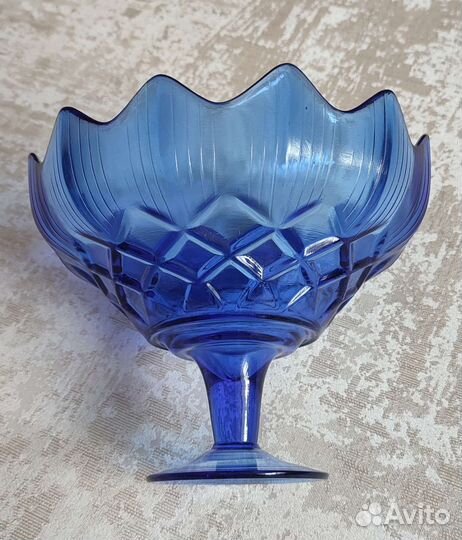 Ваза СССР, на ножке, цветное стекло
