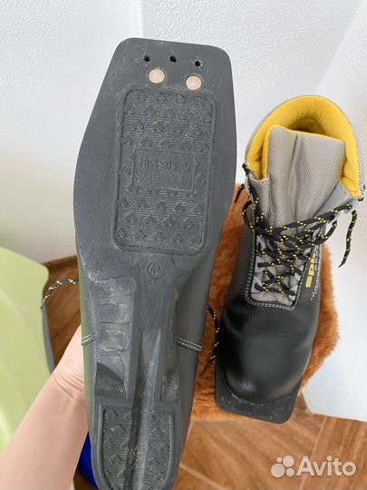 Лыжные ботинки