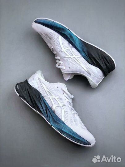 Asics Novablast 3 Platinum