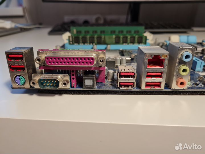 Материнская плата Gigabyte LGA1155 форм фактор ATX