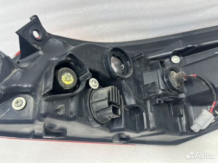 Фонарь наружный задний левый Toyota Camry V70/V75