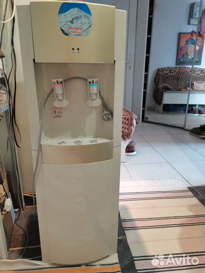 Куллер с нагревом и охлаждением воды