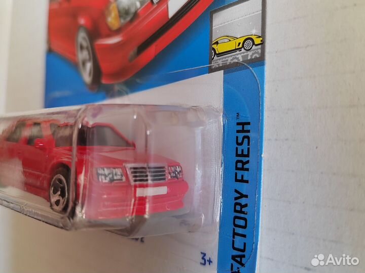 Hot Wheels Mercedes-Benz 500E