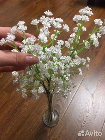 Декоративная композиция в стеклянной вазе