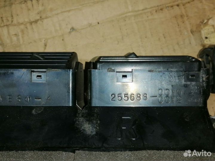 Дефлектор воздушный центр Тойота Корона Т170 4AFE