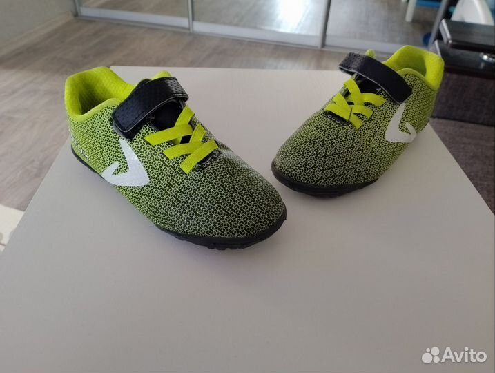 Футбольные бутсы, сороконожки. Demix