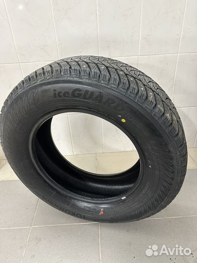 Yokohama IceGuard Stud IG65 215/65 R16 102T