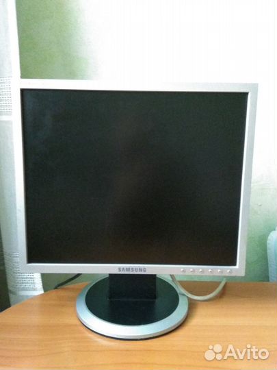 Монитор Samsung SyncMaster 740n