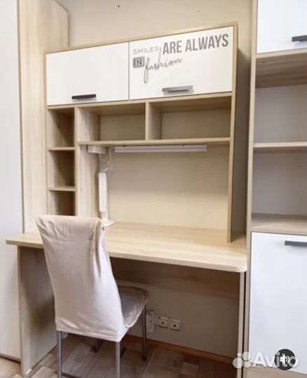 Письменный стол с полками