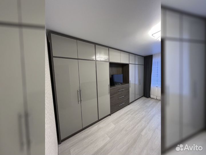 Шкаф распашной