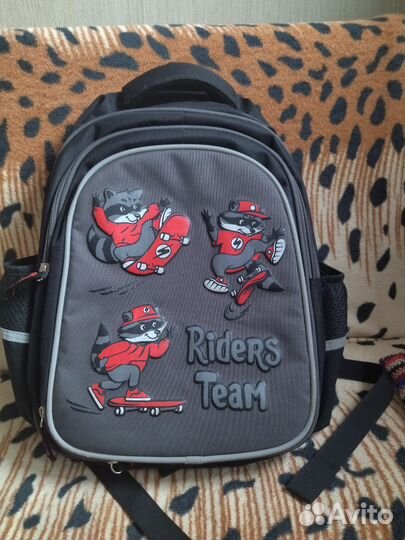 Рюкзак школьный