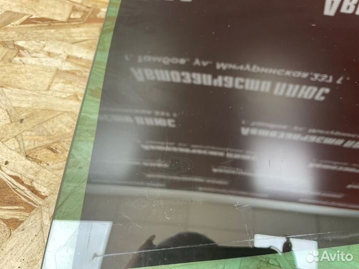 Стекло двери заднее левое LADA X-Ray