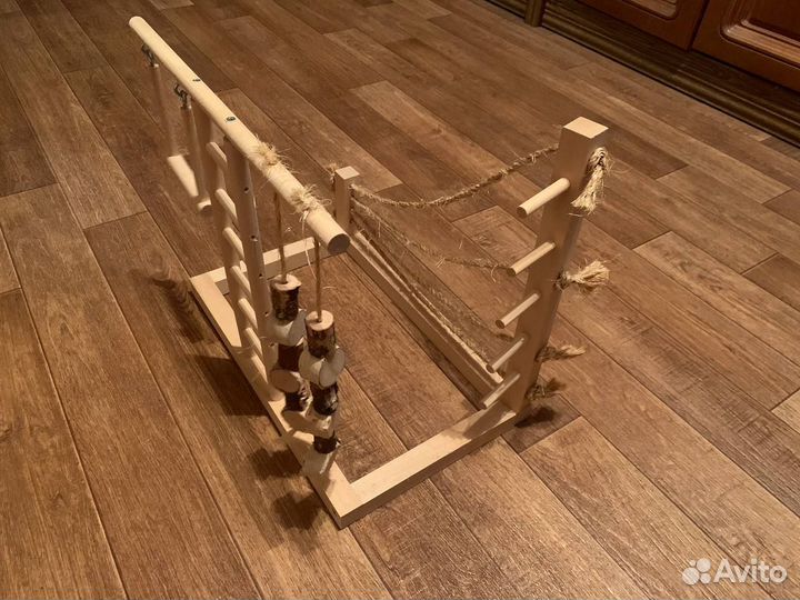 Игровой стенд для попугаев