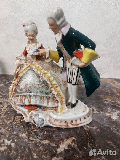 Статуэтка фарфор