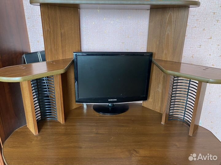 Компьютерный стол