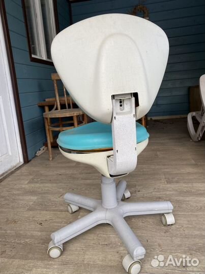 Стул медицинский сломан