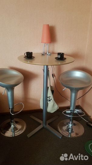 Барный стол и стулья