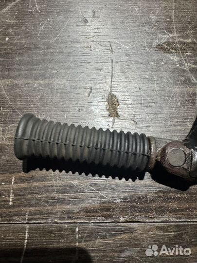 Кронштейн левой подножки Harley-Davidson XL883 12г