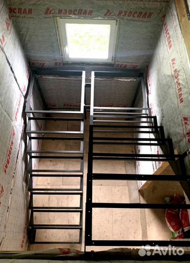 Лестница прямая на металлокаркасе