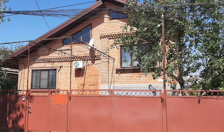 Дом 240 м² на участке 6 сот.