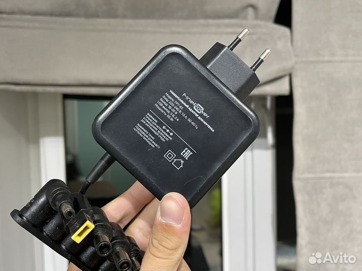 Универсальный блок питания для ноутбука