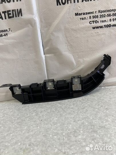 865164H000 Крепление крыла Hyundai Гранд Старекс