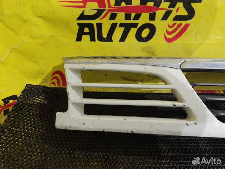 Решетка радиатора Nissan Avenir PW10