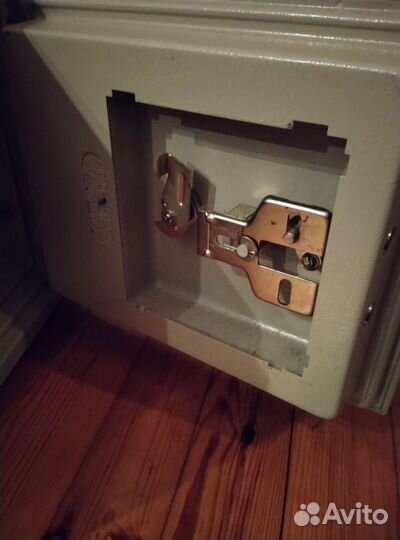 Сейф металлический