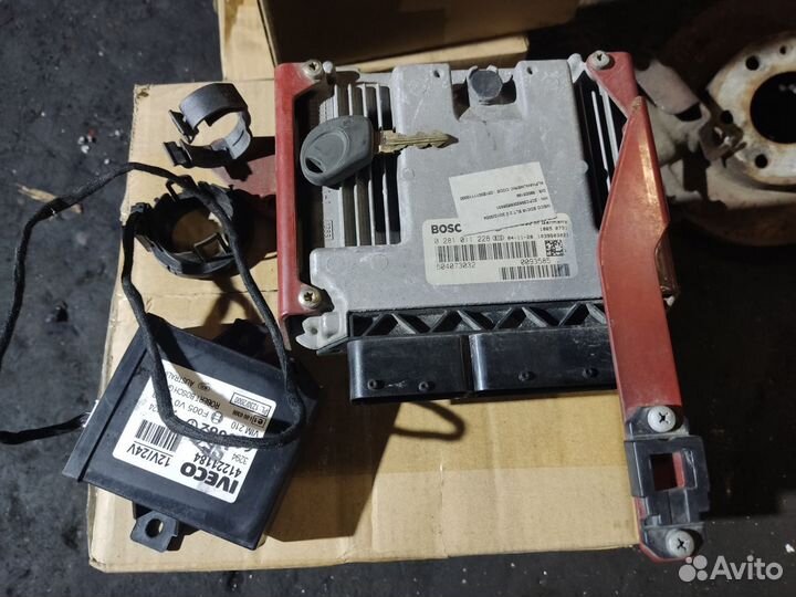 Блок управления двигателем 2.3 Ивеко Дейли Е3