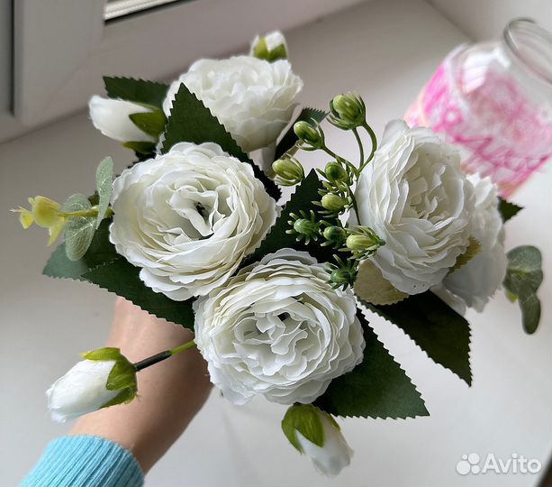 Искусственные цветы - белые розочки