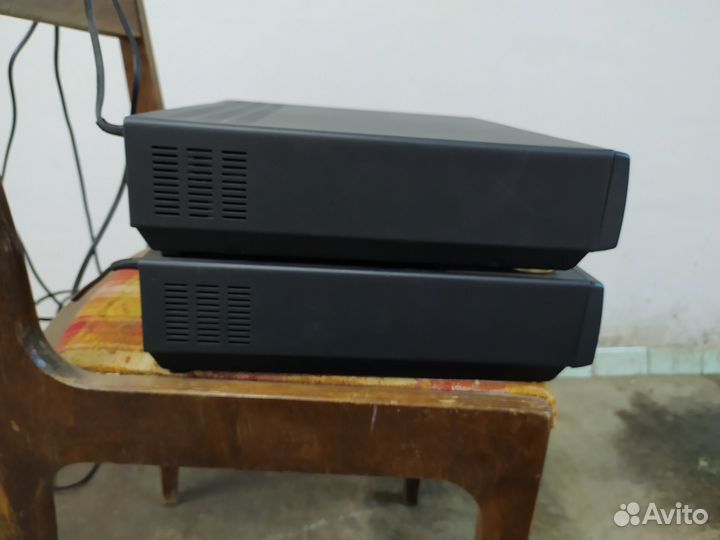 Видеомагнитофон Hitachi VT-M727E