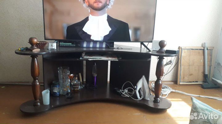 Тумба под телевизор угловая