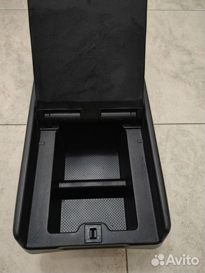 Столик Подлокотник Задний Toyota Highlander