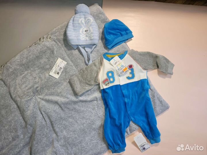 Комплект на выписку конверт на рождение шапка