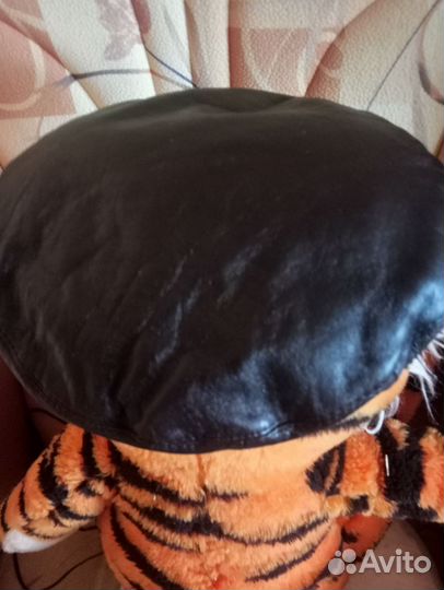 Берет из натуральной кожи