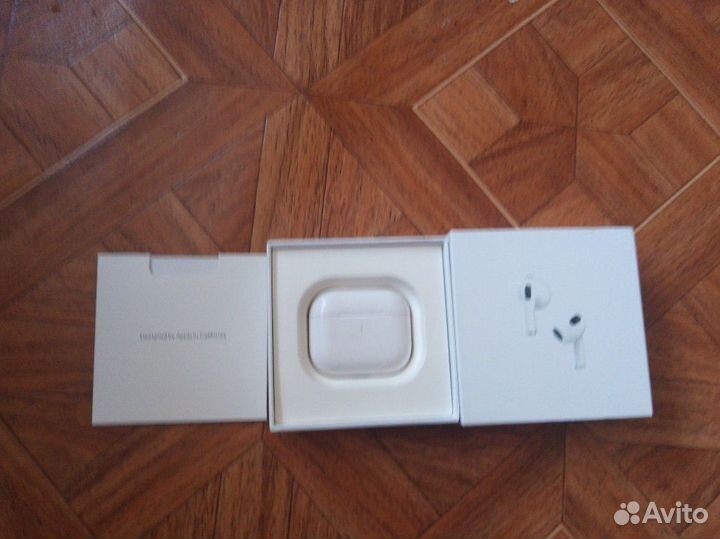 Беспроводные наушники airpods