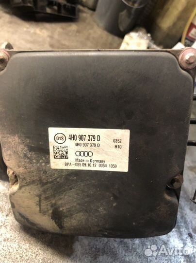 Блок ABS Audi A8 D4