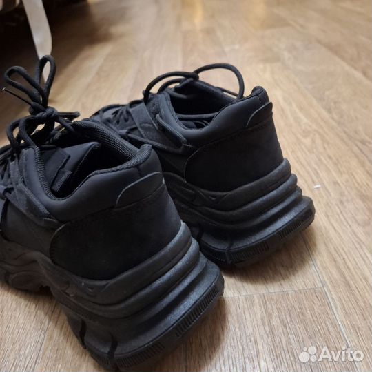 Кроссовки женские