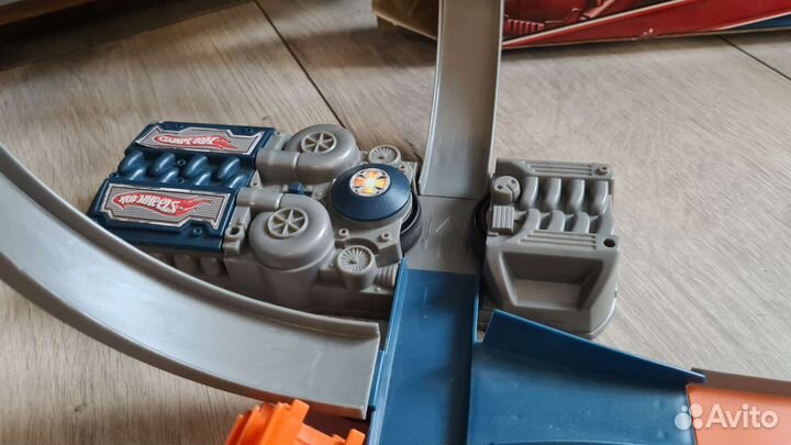 Игровой трек Hot Wheels Figure 8 way + 6 машинок