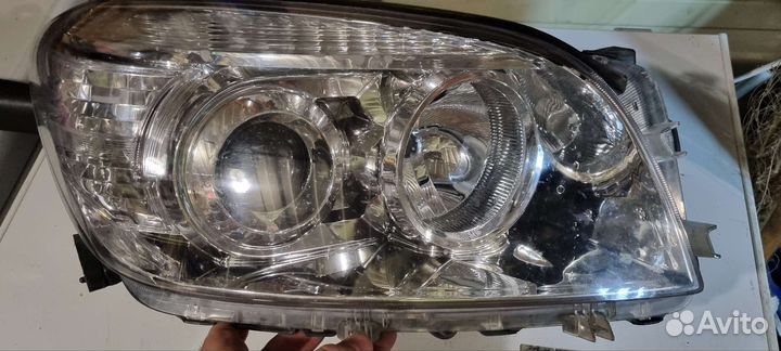 Фара передняя правая Toyota Rav4