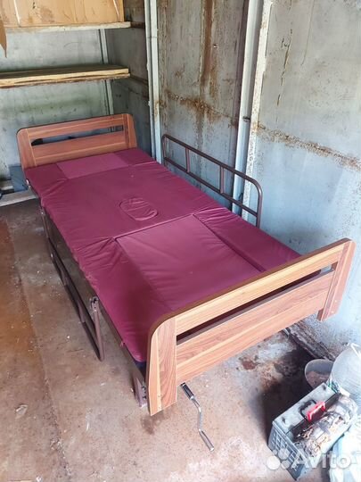 Кровать для лежачих больных с туалетом