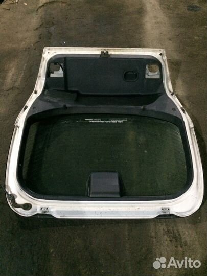 Крышка багажника Mitsubishi Carisma 1999