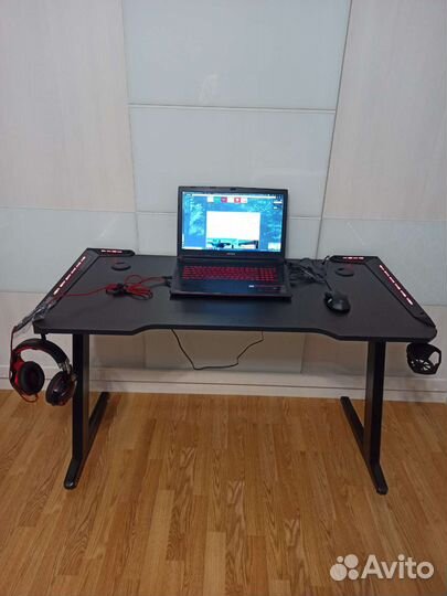 Игровой компьютерный стол