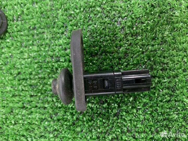 Концевик двери Kia Rio хэтчбэк 1.4 G4EE 2011