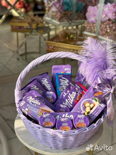 Корзина со сладостями